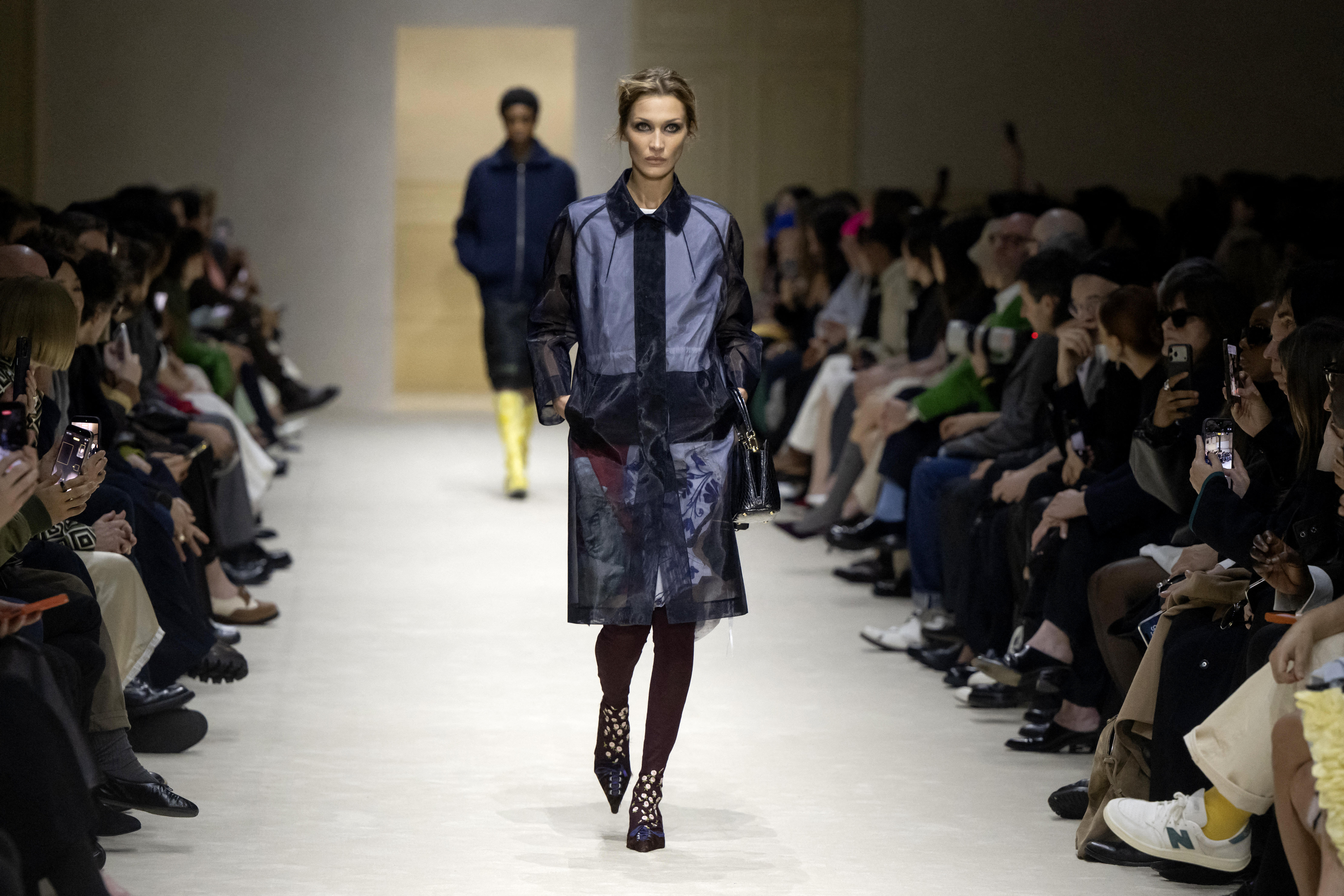 Prada y Mark Zuckeberg: ¿lanzarán gafas con inteligencia artificial de la marca italiana?