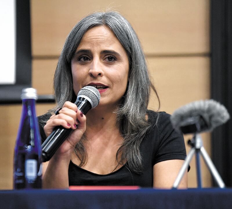 “Hay que desmontar el mito del amor romántico”