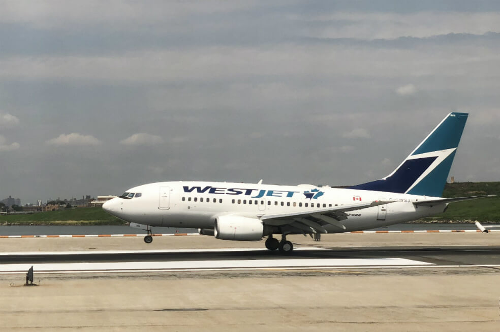 Por broma sobre coronavirus devuelven un avión a Canadá
