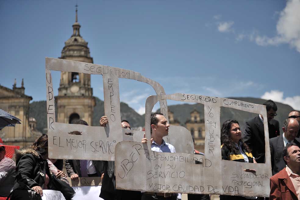 Taxis blancos también protestan contra decreto que busca su regulación