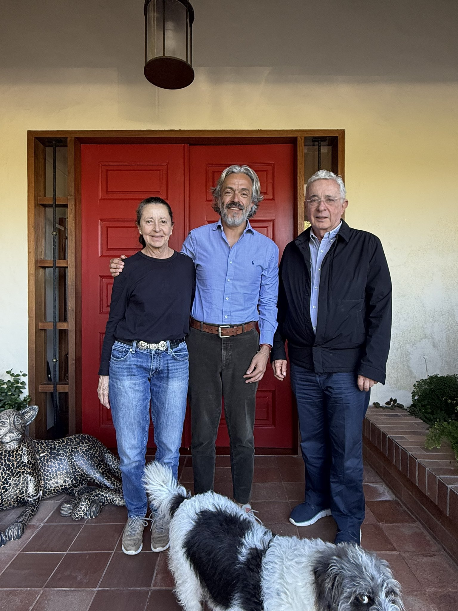 Juan Daniel Oviedo se reunió con Álvaro Uribe: “hablamos sobre el país y el respeto”
