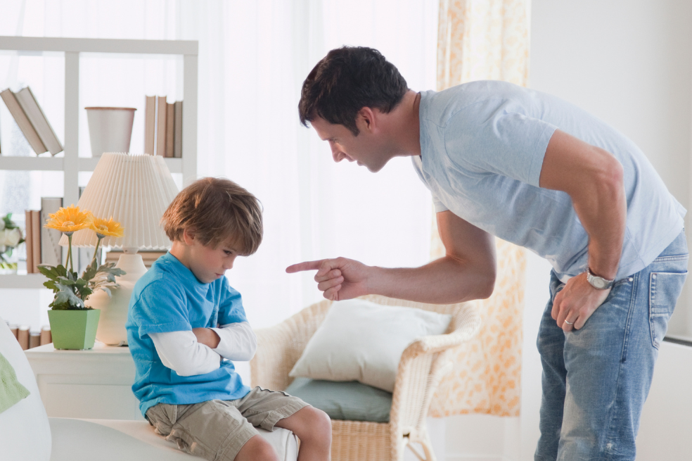 “Pórtate bien”: la razón por la que no debemos decirles esto a nuestro hijos