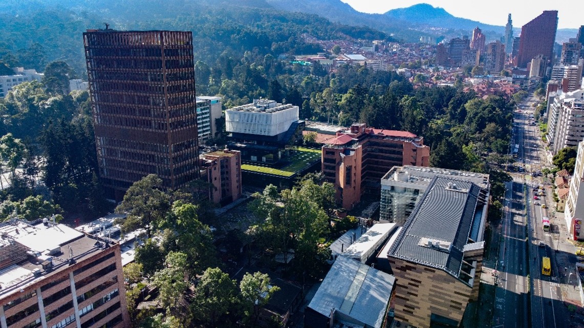 La Facultad de Estudios Ambientales y Rurales de la Universidad Javeriana se ha preocupado por brindar herramientas que permitan desarrollar soluciones que ayuden a mitigar el desbalance que existe entre la explotación de los recursos y el medio ambiente.