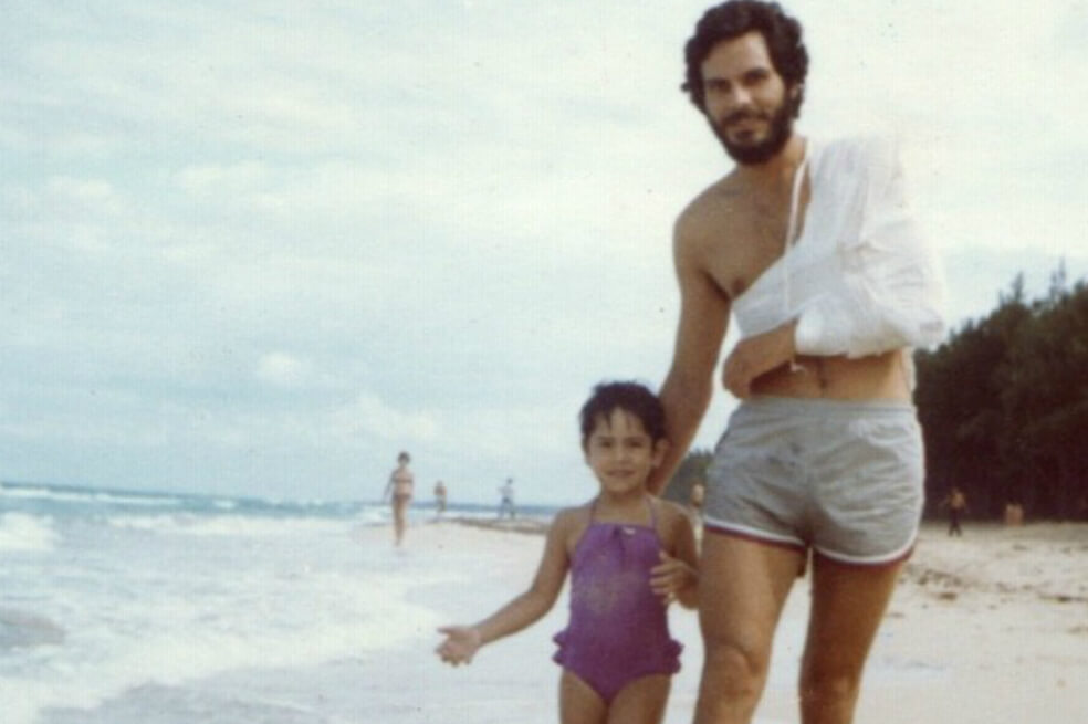Carlos Pizarro y su hija, María José Pizarro, en La Habana, Cuba. / Archivo