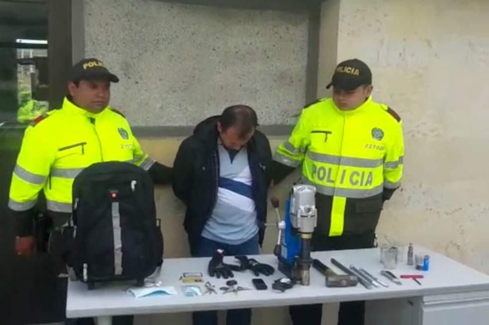 Con taladro, un hombre intentó robar $360 millones de un cajero electrónico en Bogotá