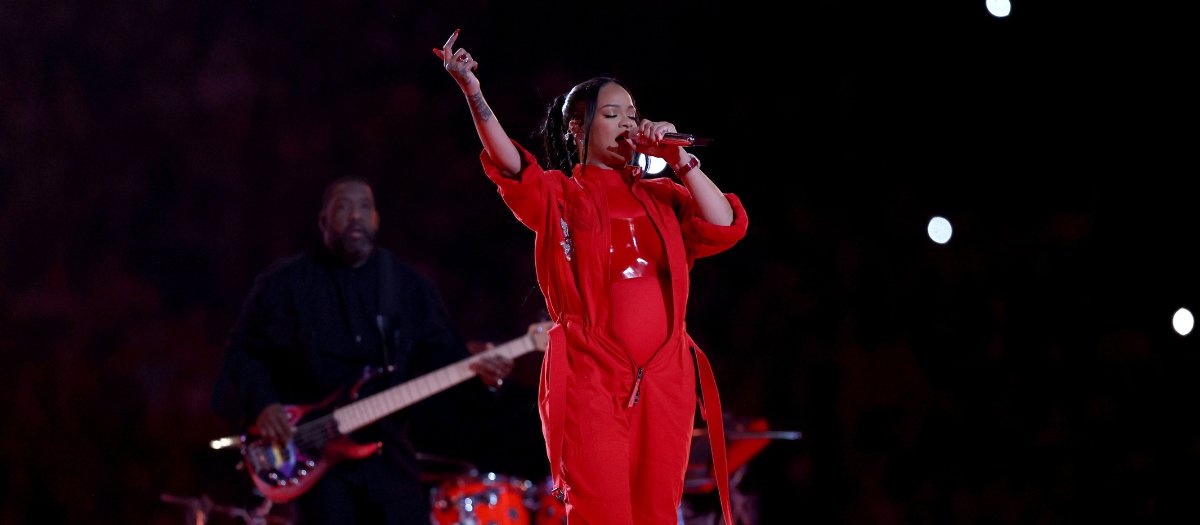 ¡Rihanna está embarazada por segunda vez! Así lo reveló en el Super Bowl