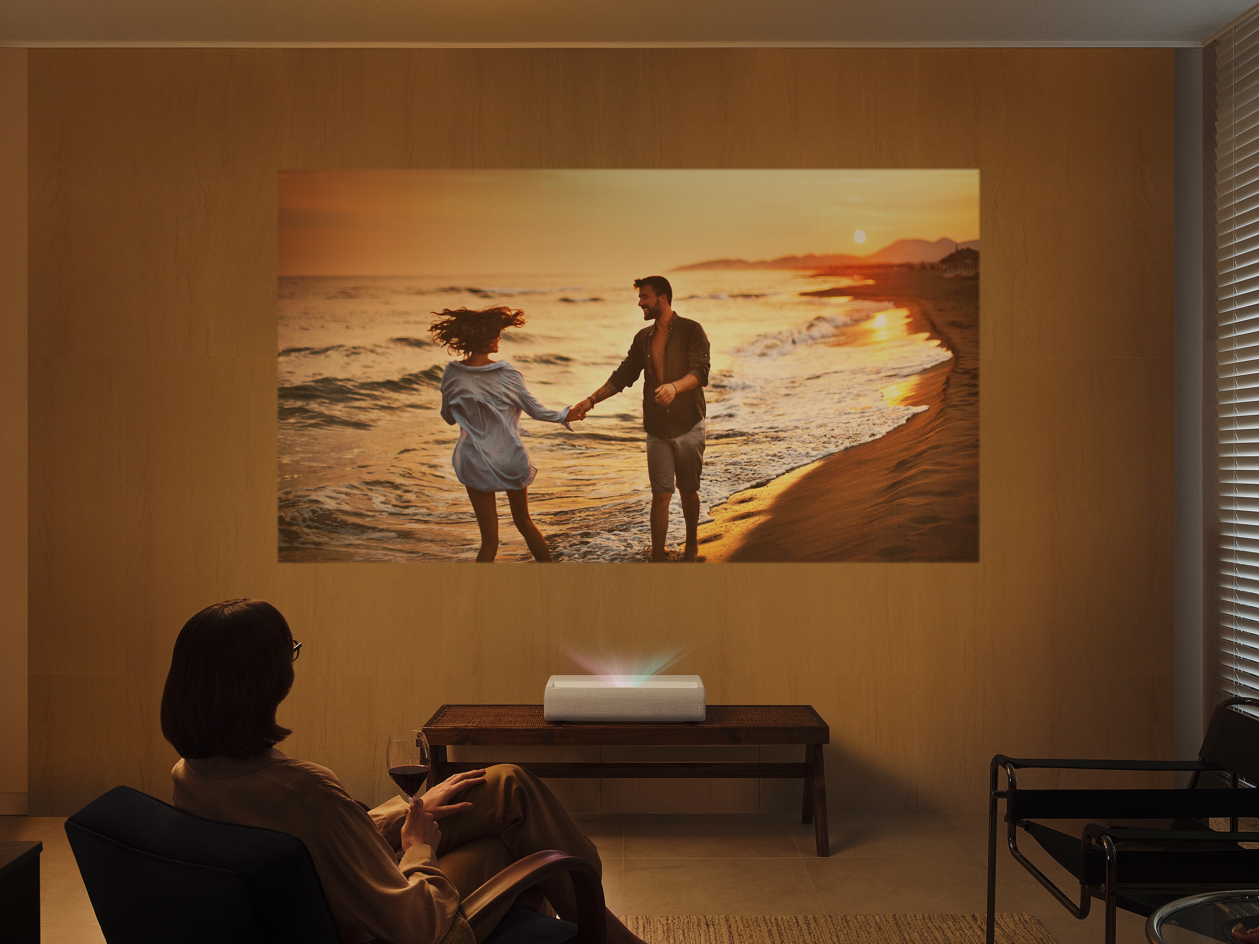 The Premiere utiliza una fuente de luz láser para ofrecer una experiencia de cine drámatica en casa que lo hará sentir como si estuviera en un cine.
