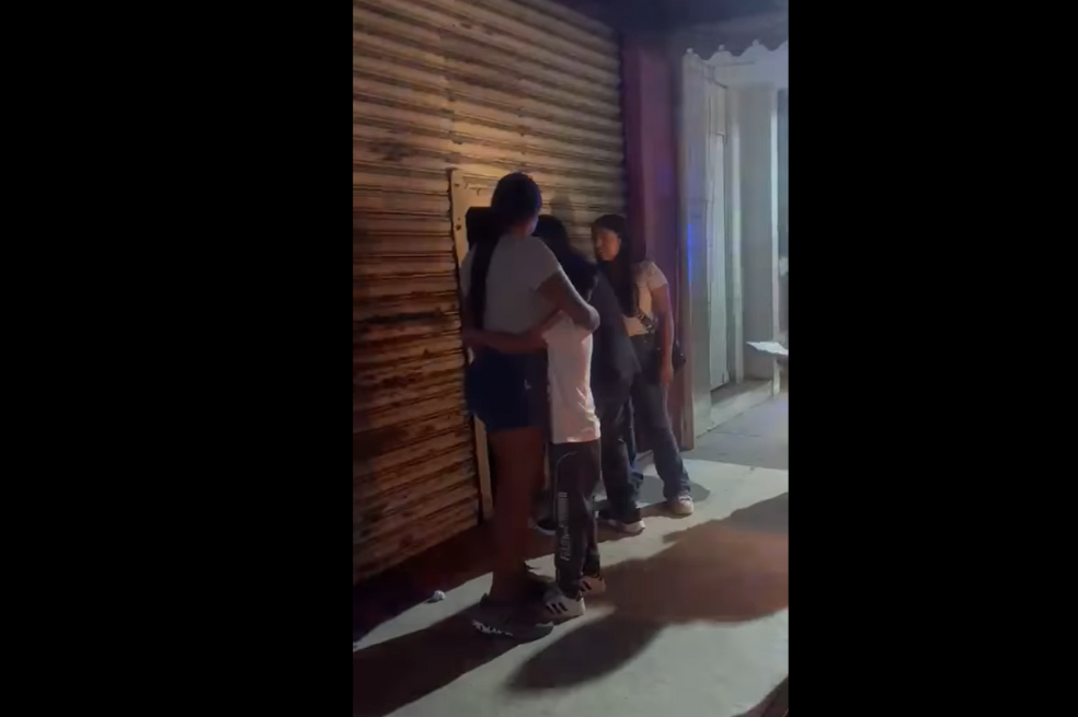 Papás que olvidaron a su hijo en una tienda se acordaron de él horas después