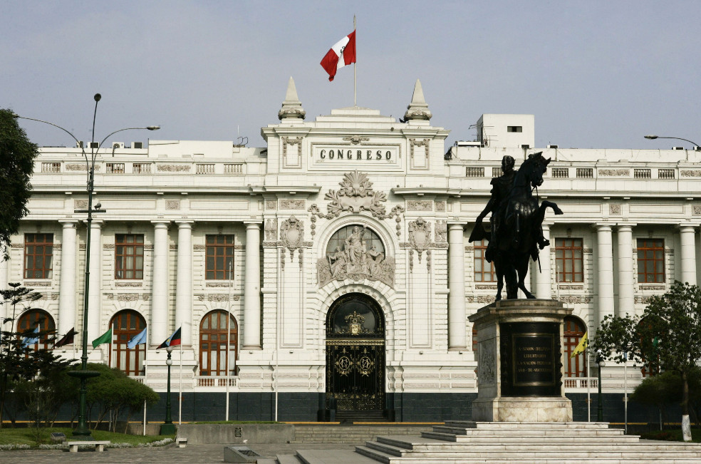 Por pandemia, Congreso peruano aprueba ley de retiro de fondos de pensiones