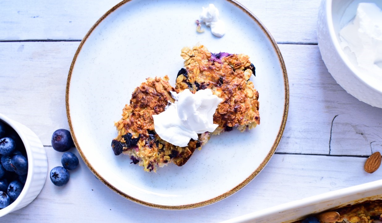 Deja reposar y sirve con yogurt o crema de coco.
