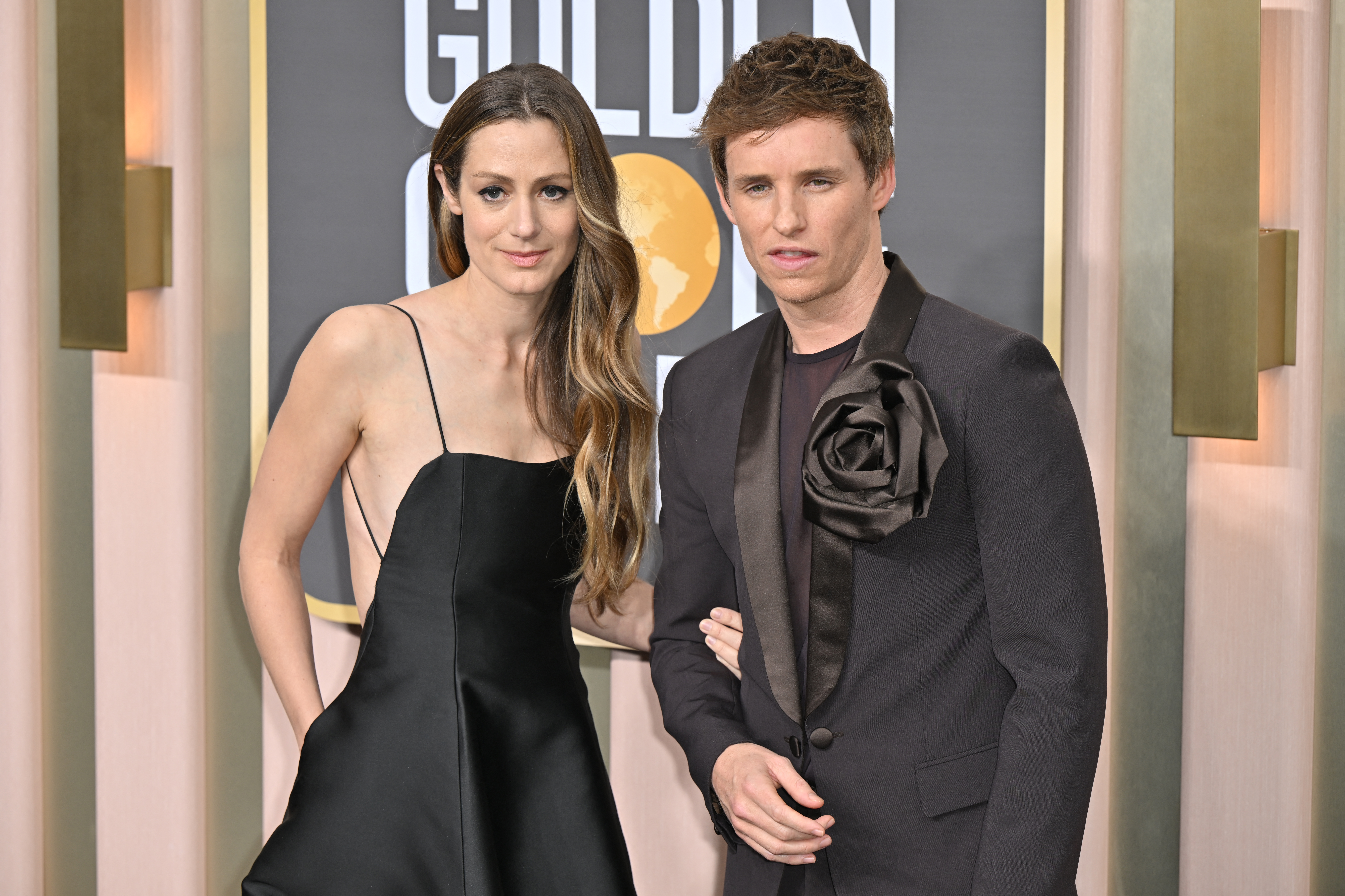 Eddie Redmayne y Hannah Bagshawe utilizaron prendas de la firma Valentino.