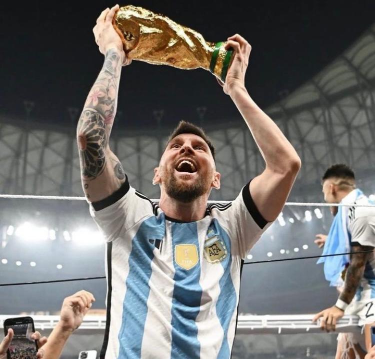 La Copa del Mundo que alzó Messi es de unos aficionados, esta es la historia