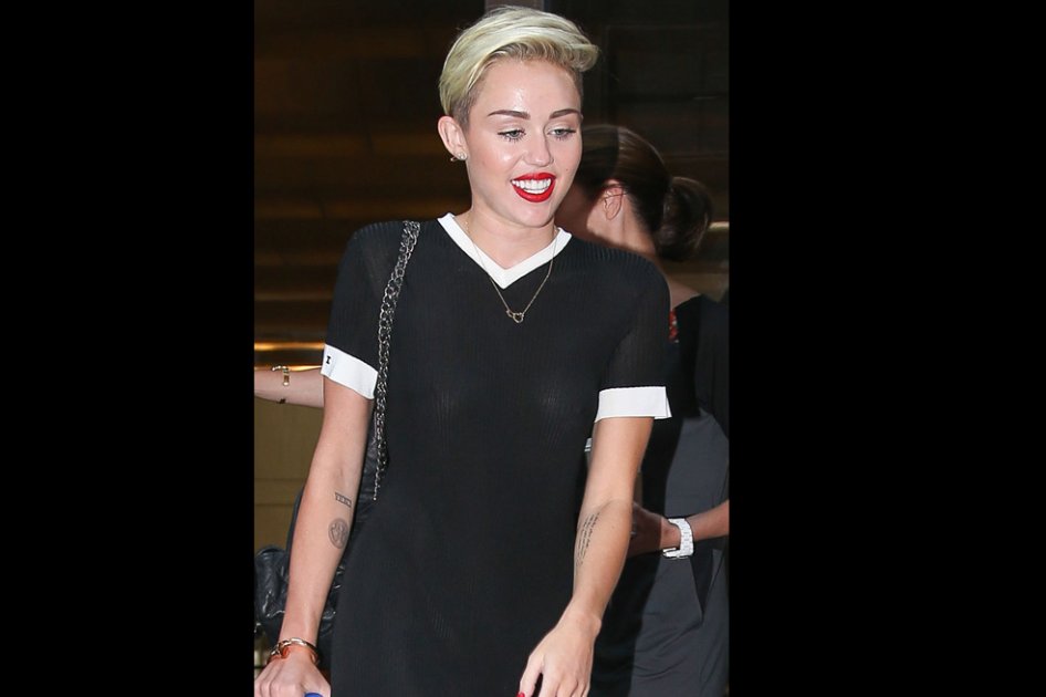 Miley Cyrus siempre llega tarde