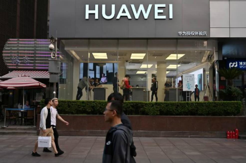 La guerra comercial sube de nivel: Google rompe con Huawei