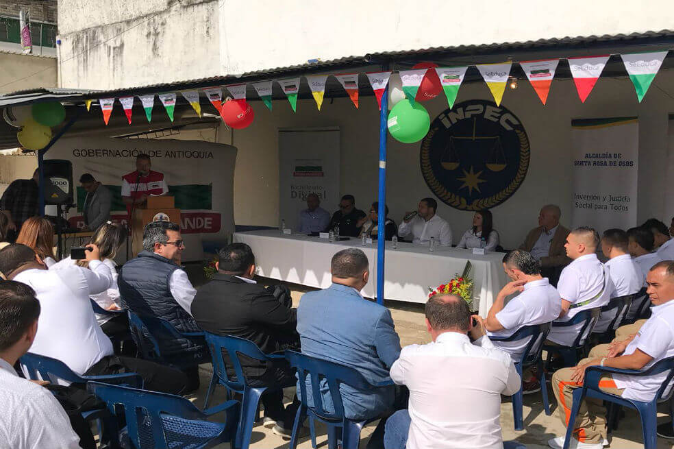 Empieza el bachillerato digital para los presos en Antioquia