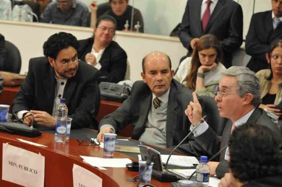 Se hundió en Senado propuesta de debate contra Uribe por parapolítica