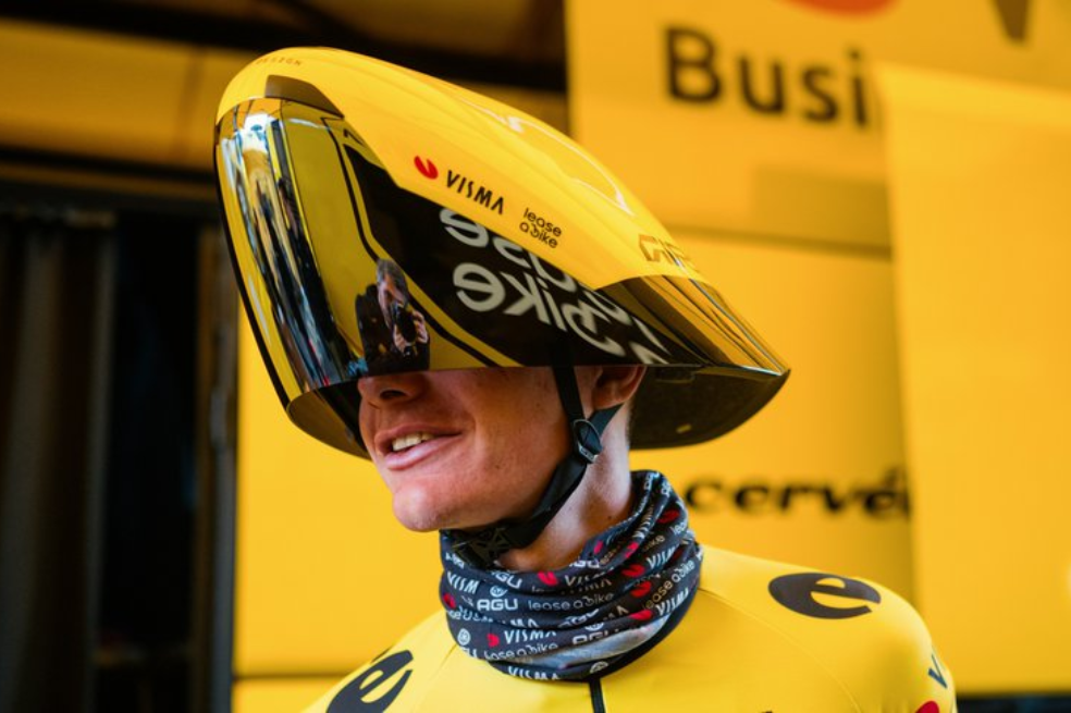 Casco que usó Jonas Vingegaard abrió polémica: la UCI, a revisar el reglamento