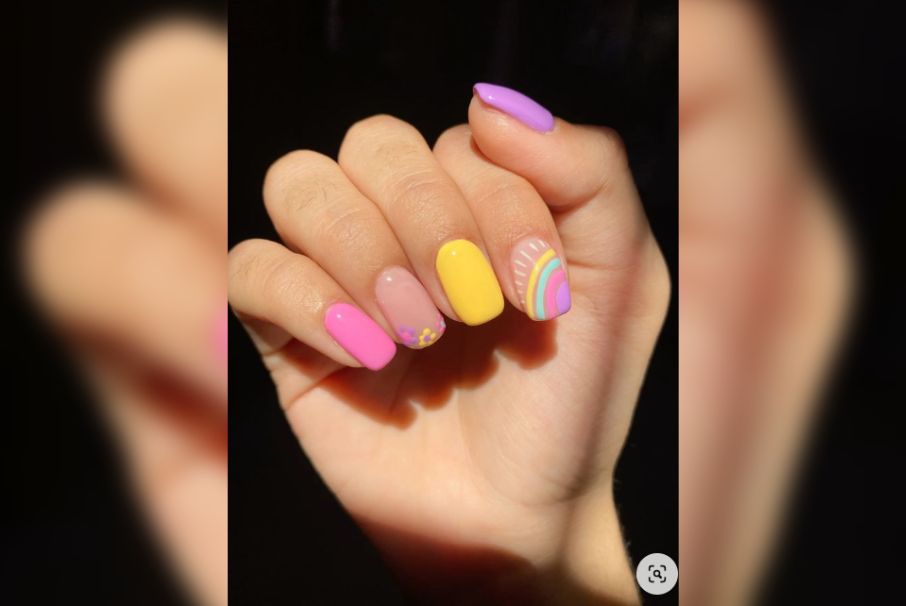 Uñas al estilo Karol G