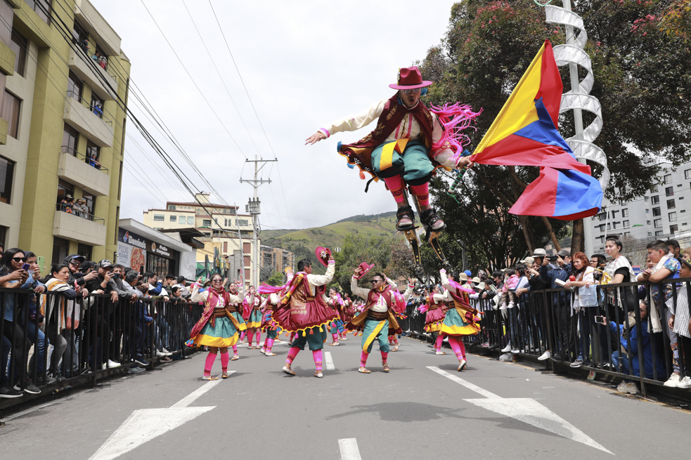 Carnaval de blancos y negros pasto