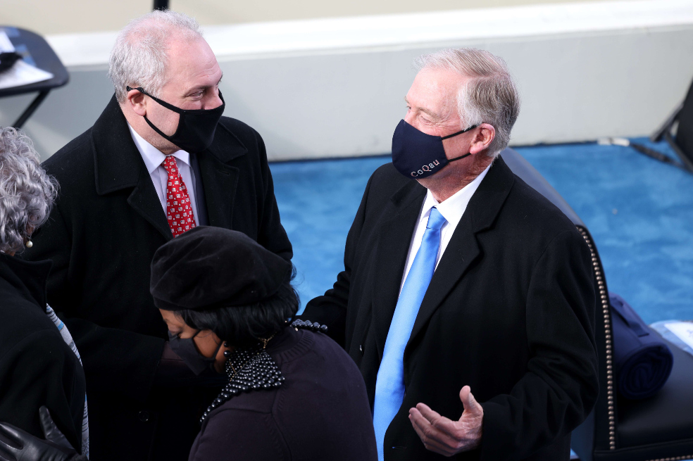 Representante Whip Steve Scalise junto al exvicepresidente Dan Quayle.