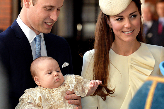 Britain's Prince William, Duke of Cambridge and his wife Catherine, Duchess of Cambridge, arrive with their son Prince George of Cambridge at Chapel Royal in St James's Palace in central London on October 23, 2013, ahead of the christening of the three month-old prince. Prince William and his wife Catherine gather close friends and family on Wednesday for the christening of their baby son Prince George, in a low-key ceremony far removed from the global hype surrounding their wedding. AFP PHOTO/POOL/JOHN STILLWELL