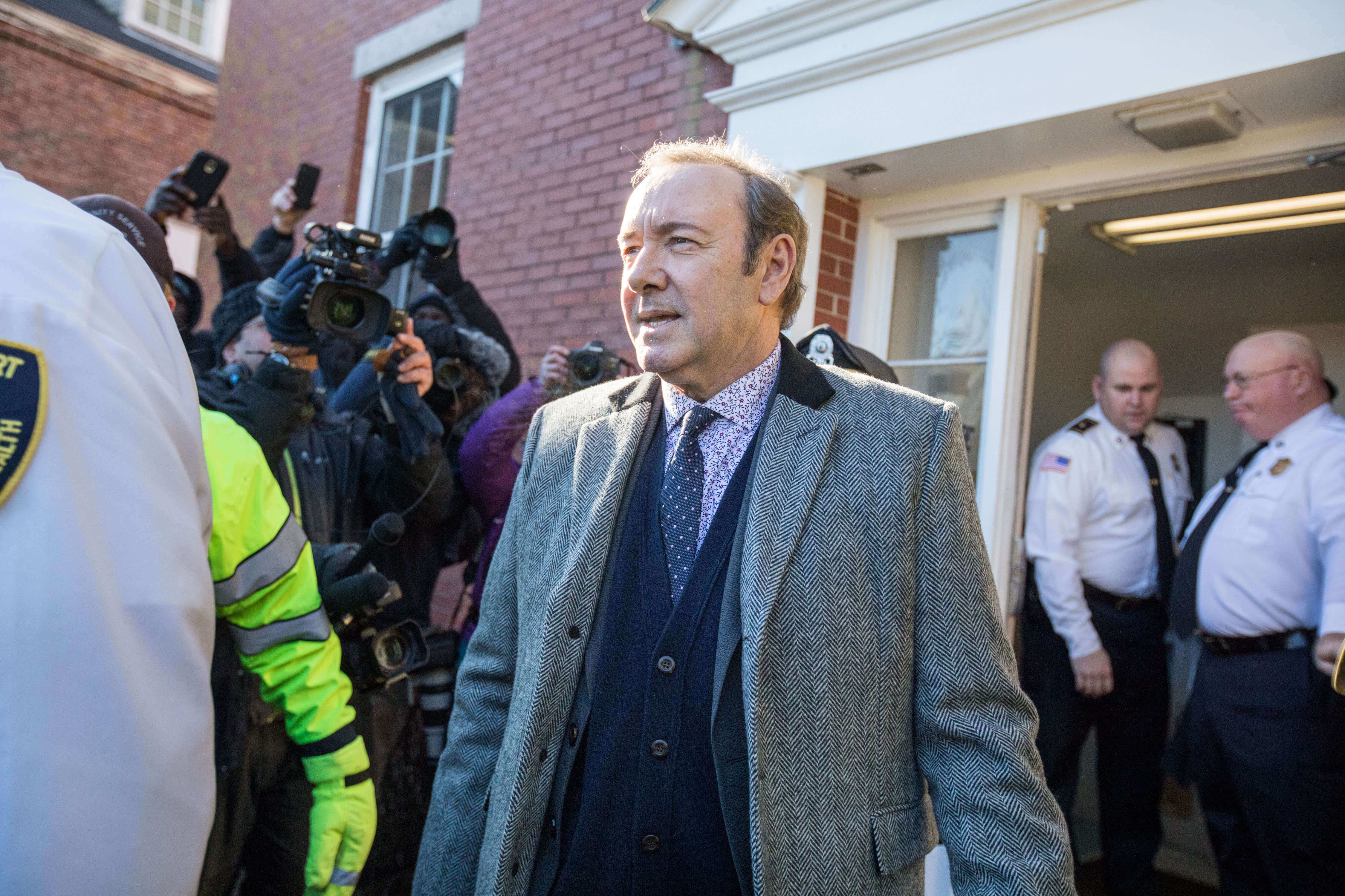 Autoridades retiran cargos de agresión sexual contra el actor Kevin Spacey