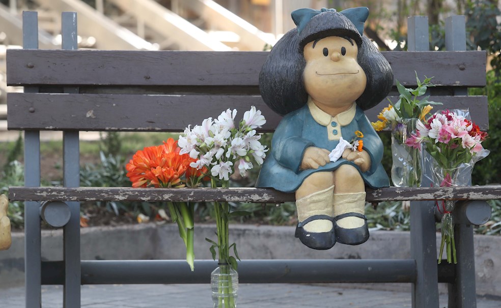Mafalda, de pie en tierra arrasada