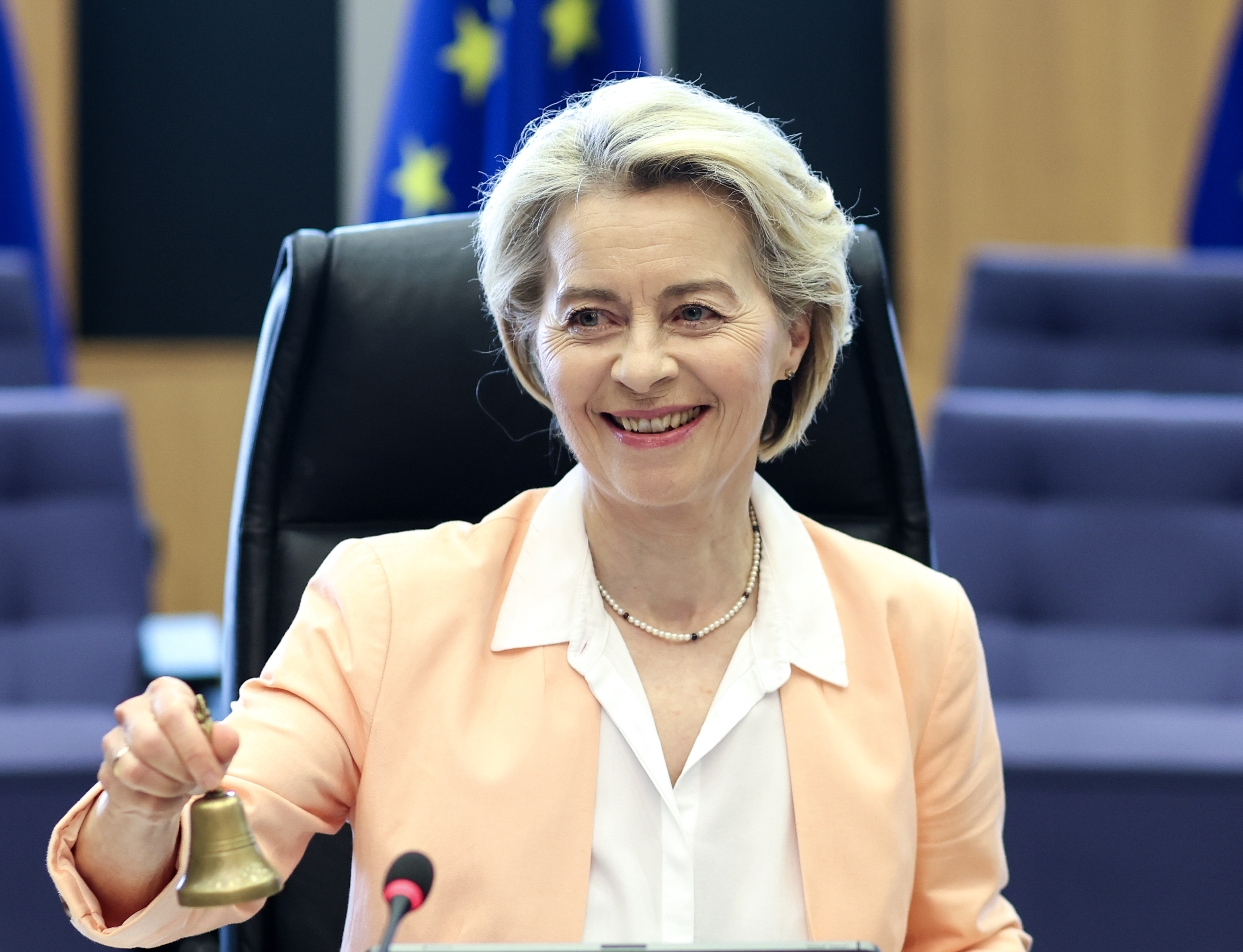 Brussels (Belgium), 26/06/2024.- European Commission President Ursula von der Leyen opens the weekly meeting of the European College of Commissioners in Brussels, Belgium, 26 June 2024. Von der Leyen is expected to be officially re-elected as the next president of the European Commission during the EU Summit taking place on 27 and 28 June in Brussels. (Bélgica, Bruselas) EFE/EPA/OLIVIER HOSLET