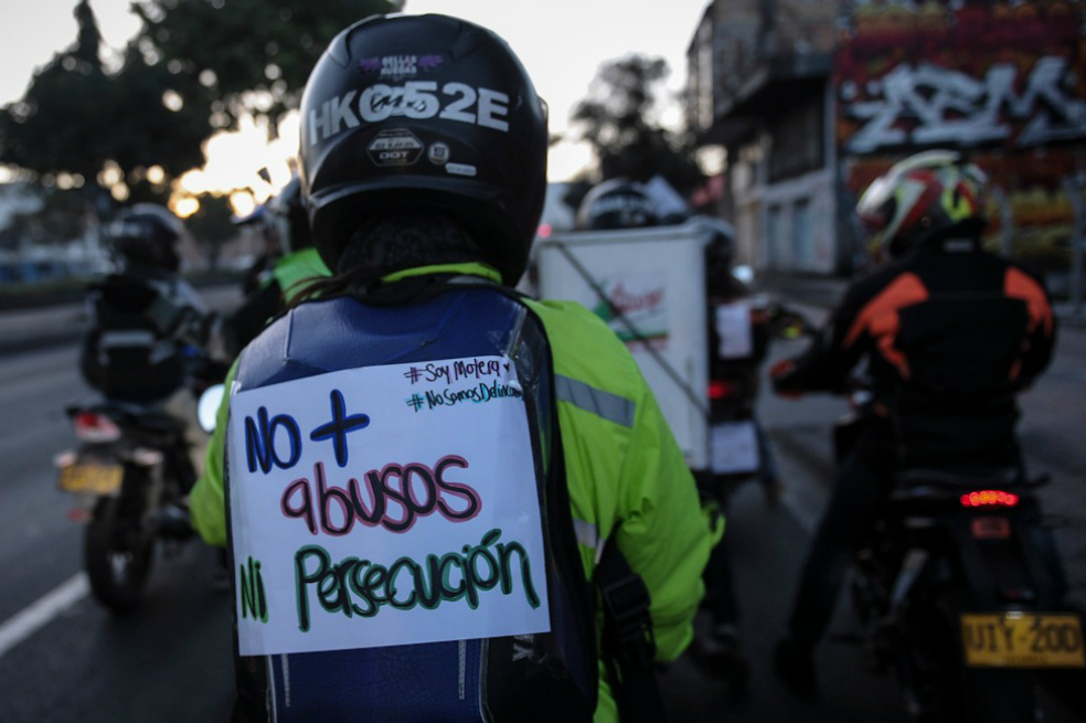 Pese a que en Bogotá no hay pico y placa para motos, multan a motociclista por violar esta medida
