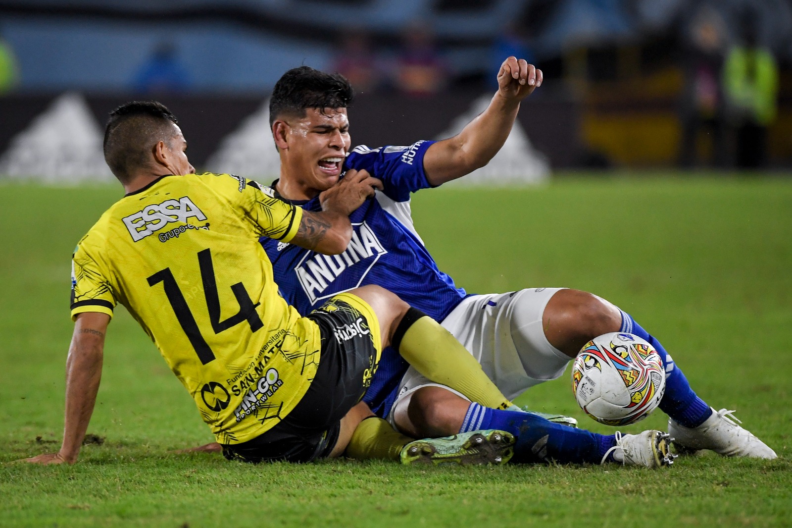 Jorge Arias influyó en el gol de Alianza. El defensor de Millonarios pisó a Santiago Orozco en el área y así nació el penalti que Steven Rodríguez transformó en gol.