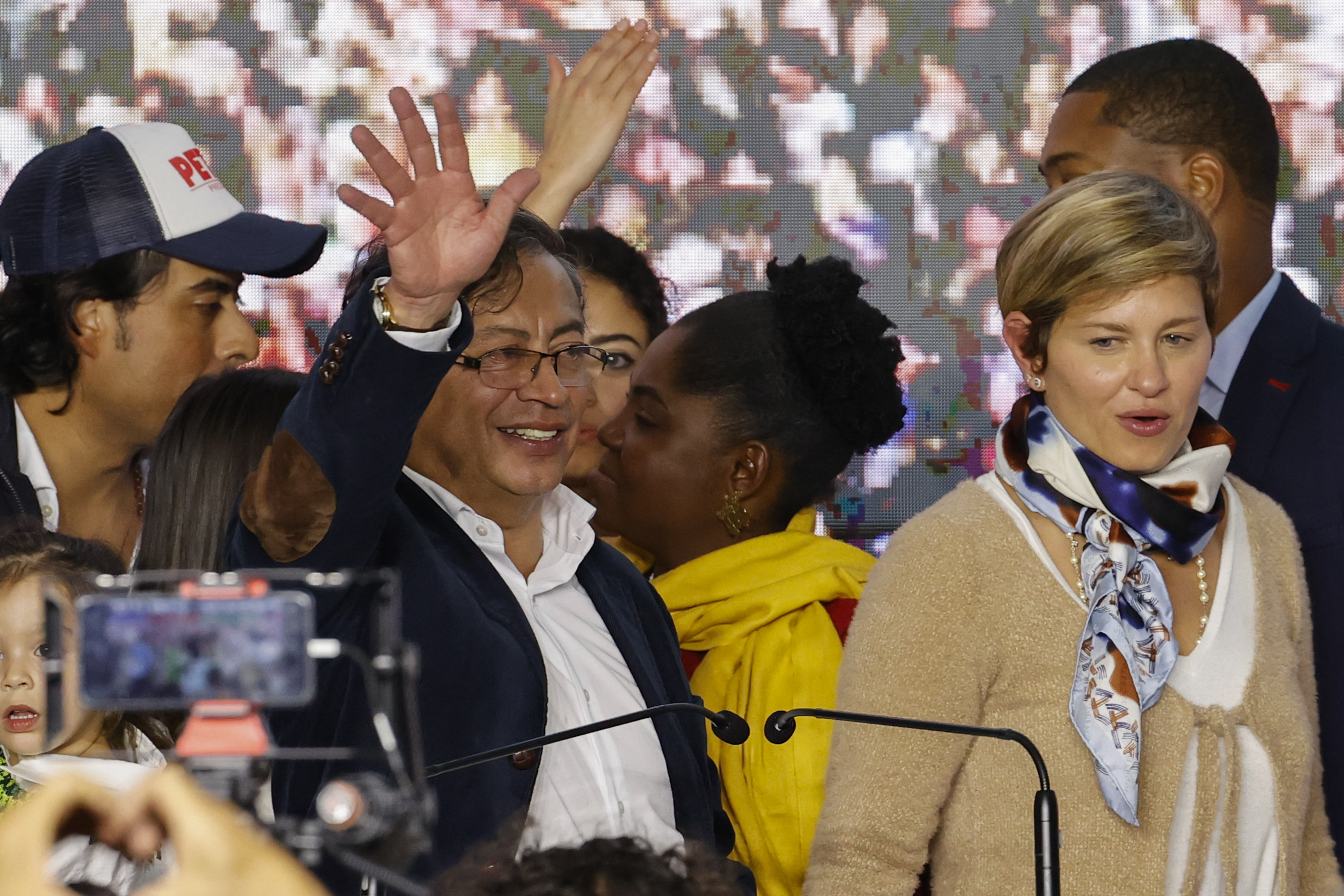 Gustavo Petro: ¿De dónde sacará los votos que le faltan para ser presidente?