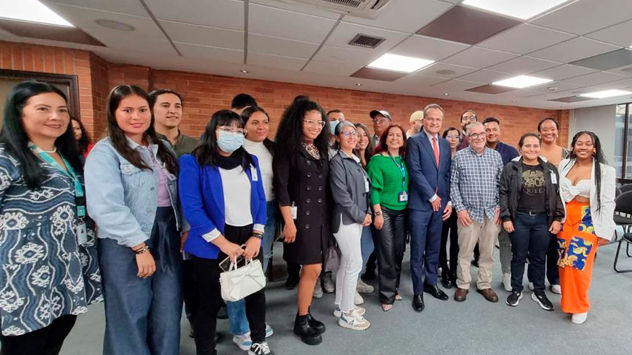 Médicos de la paz: vuelven a Colombia víctimas y exFARC que fueron becados en Cuba