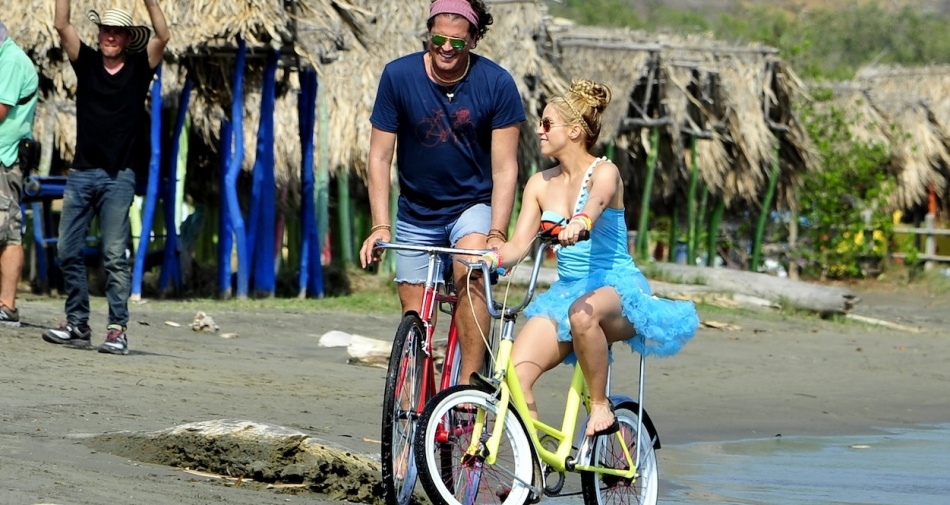 Shakira y Carlos vives, sabor colombiano sobre ruedas