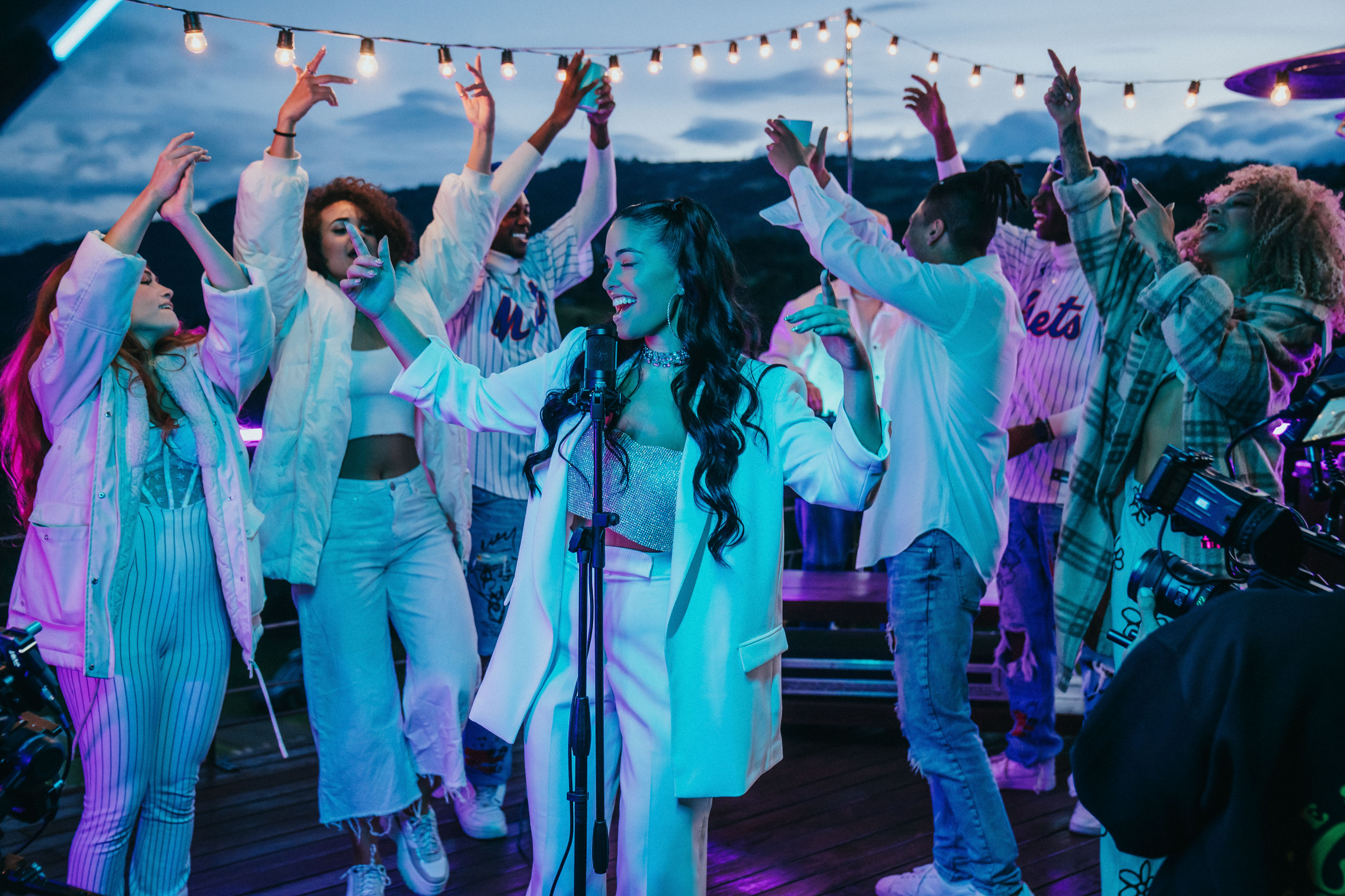 La artista dominicana Xofi inicia el 2024 con “Trukito”, una cumbia urbana