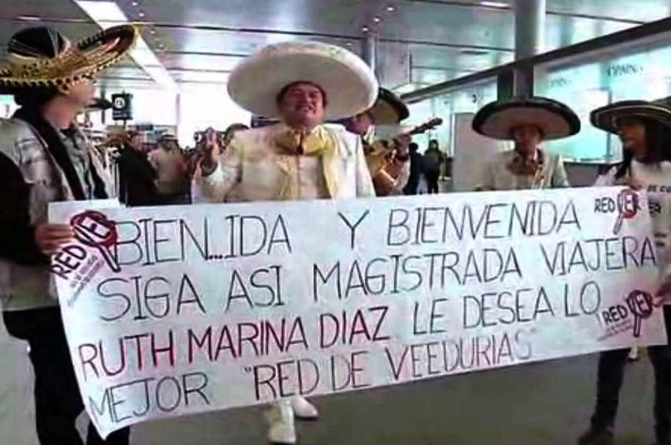 Con serenata despiden a Ruth Marina Díaz quien viaja otra vez