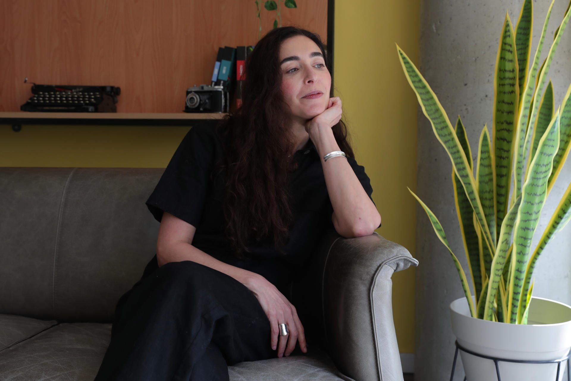 Fernanda Trías ganó el Premio Sor Juana Inés de la Cruz por “El monte de las furias”