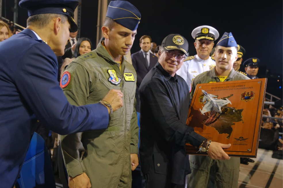 De Santos a Petro: la historia completa detrás del polémico contrato con Saab