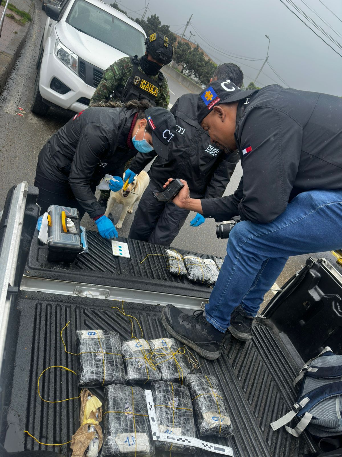 Ejército interceptó un vehículo cargado con 8 kilos de cocaína en Bogotá