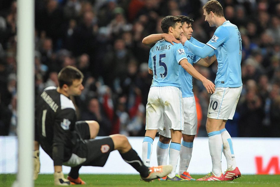 Manchester City ganó y se mantiene en pelea por el liderato