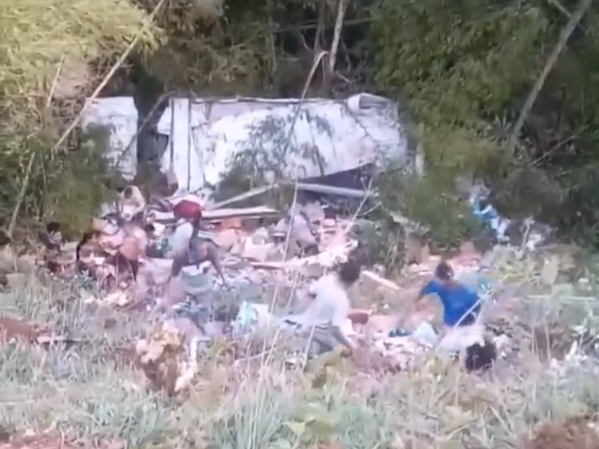 Saquearon camión que cayó a un abismo en el suroeste de Antioquia