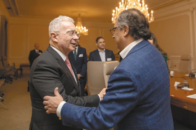 El exmandatario Álvaro Uribe propuso las inversiones forzosas que ahora el presidente Gustavo Petro quiere promover.