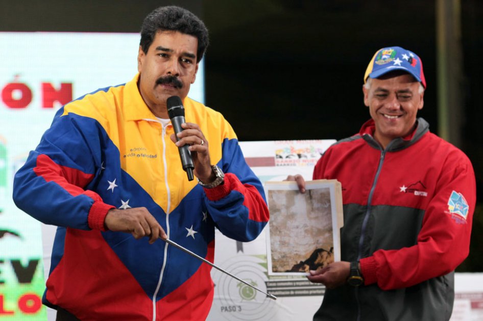Maduro denuncia un ataque de Twiiter un día después de asegurar que el rostro de Chávez fue visto en un túnel del Metro de Caracas.