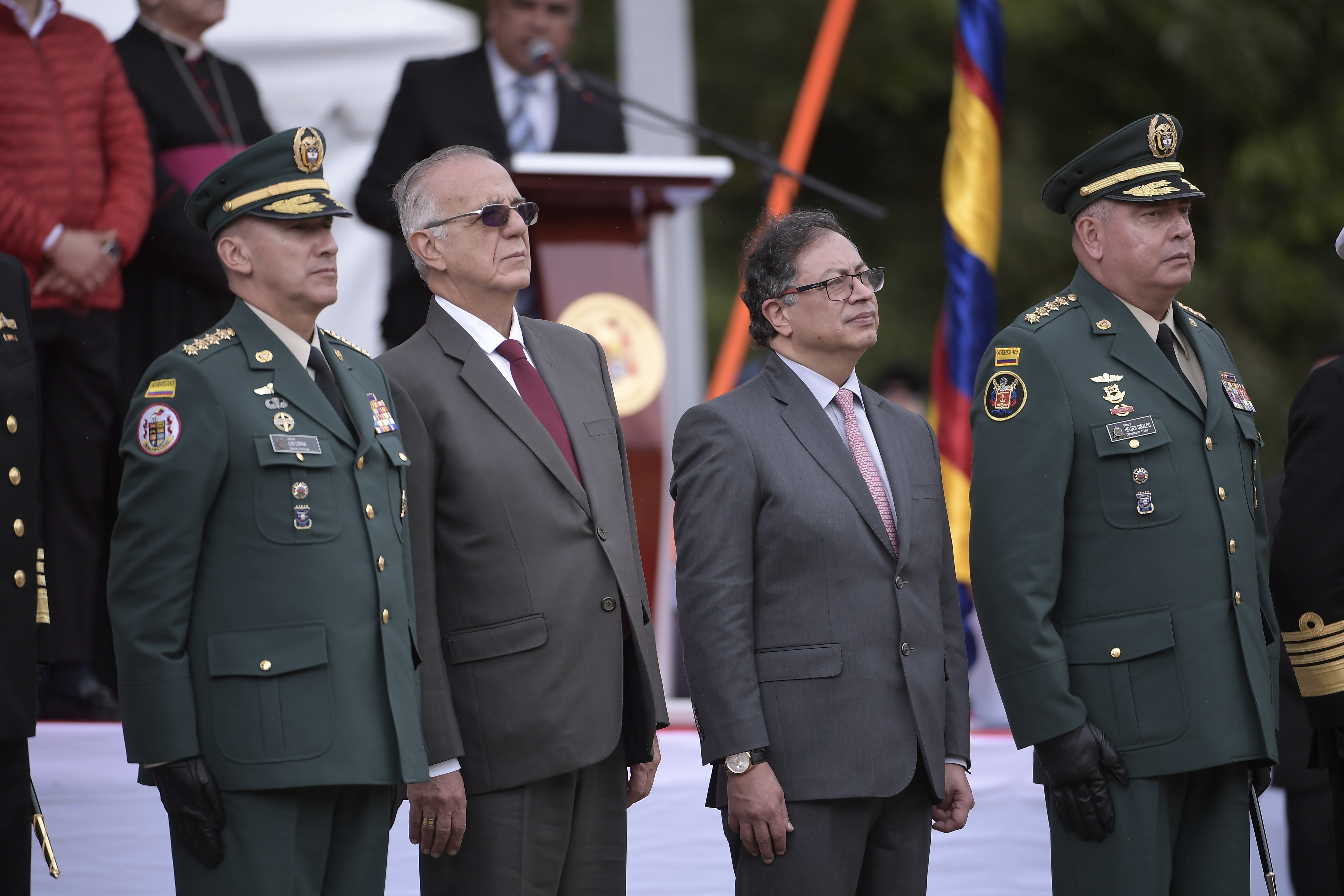 El presidente Gustavo Petro en compañía de su esposa y su gabinete ministerial, conmemoran la batalla del Puente de Boyacá.