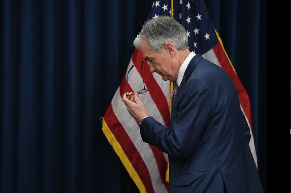 Jerome Powell, cabeza de la Federal Reserve, luego de anunciar un sorpresivo recorte en las tasas de interés, que le dio al presidente Trump el estímulo que solicitaba. / Eric Baradat / AFP