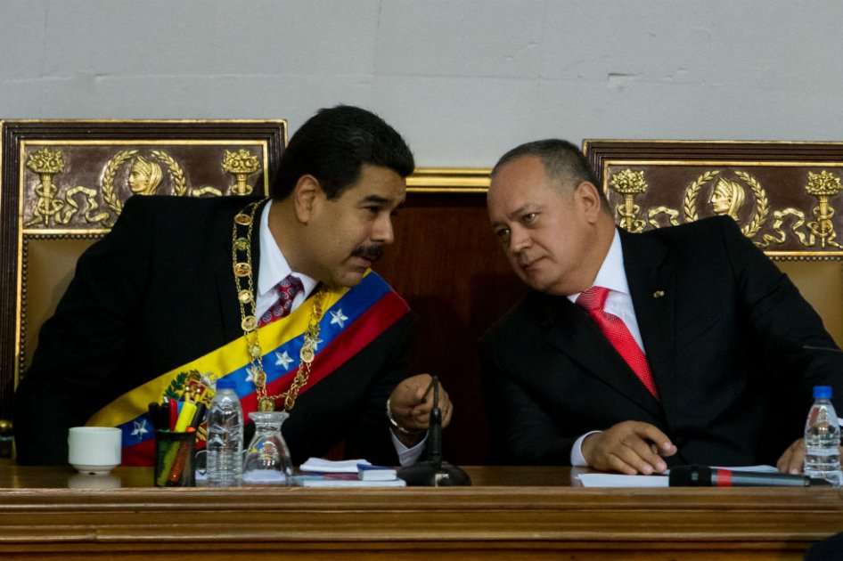 Funcionarios venezolanos que conversan con EE.UU. estarían negociando la salida de Maduro