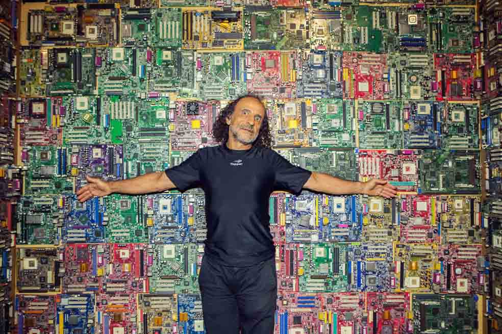 Carlos Mario Aguirre afirma que en la pintura se siente más libre porque no tiene a un público que condicione su propuesta artística. /Sergio González