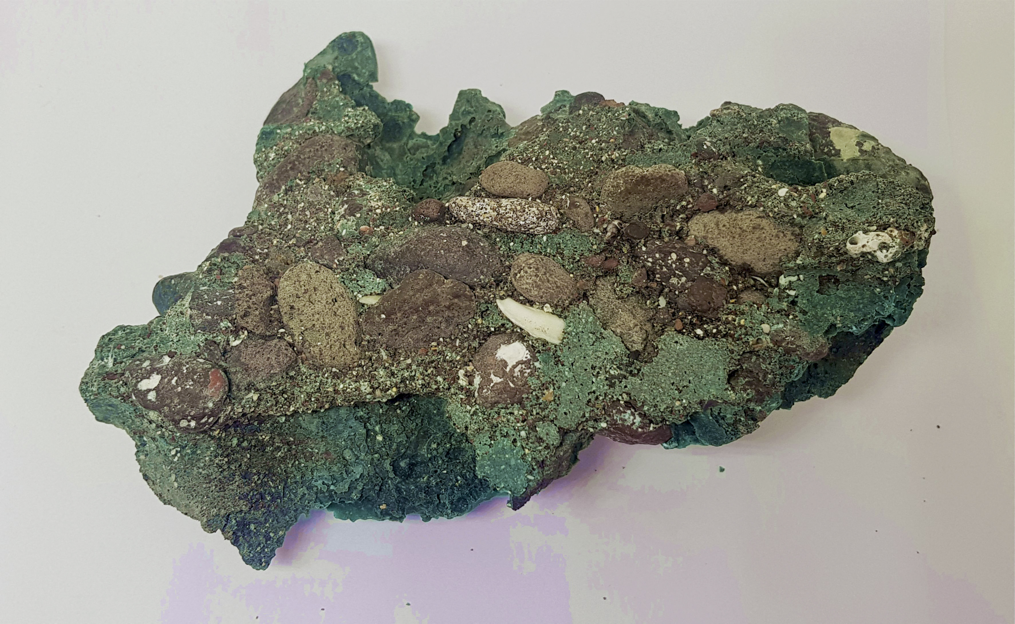 El hallazgo “inquietante” de rocas de plástico en una isla remota de Brasil