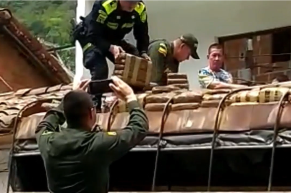 Falsos militares que transportaban tres toneladas de marihuana fueron capturados