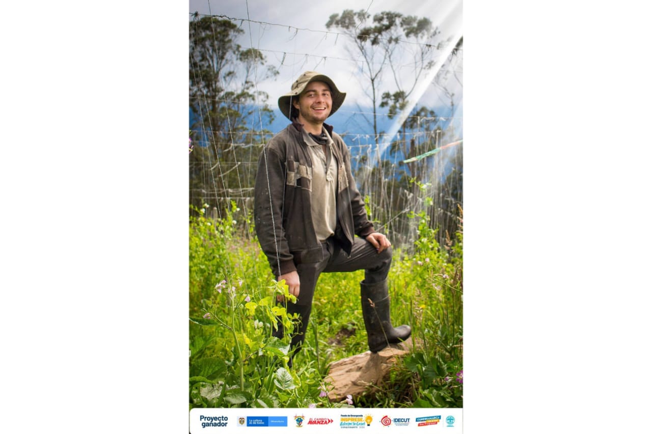 Teléfono de contacto de Gerardo Flores: 3153775123