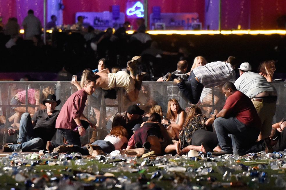 ¿Qué hacía un civil con un arma de guerra en Las Vegas?